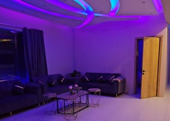 شاليه بجلسة خارجية ومسبح 