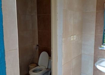شاليه بجلسة خارجيه ومسطح اخضر في قرطبه