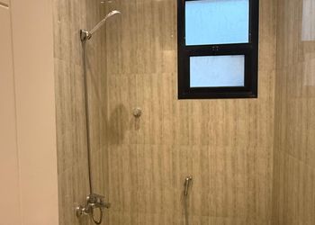 استديو بأثاث مريح وبسيط 