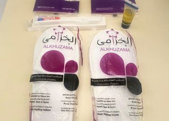 شاليه بصالة جلوس وفناء خارجي