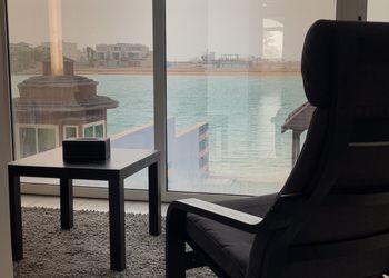 ڤيلا بمسبح مطل على البحر