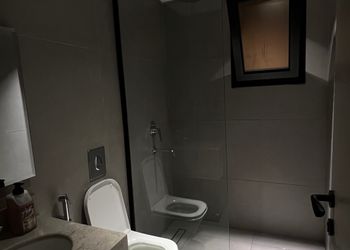 استديو باثاث مريح وبسيط 
