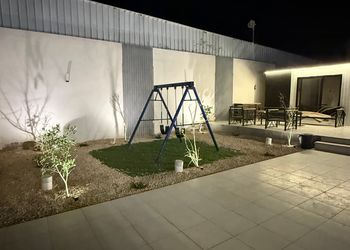 شاليه بجلسة خارجية ومسبح 