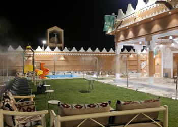 شاليه بغرفتين نوم و جلسة خارجية