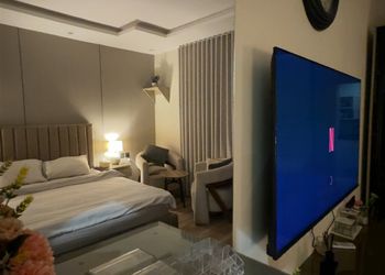 استديو هادئ بسرير ماستر