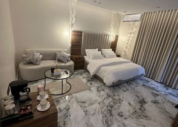 استديو هادئ بدخول ذاتي 