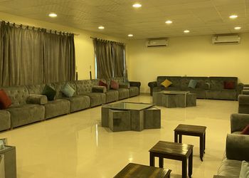 استراحة بمسبح خارجي ومجالس 