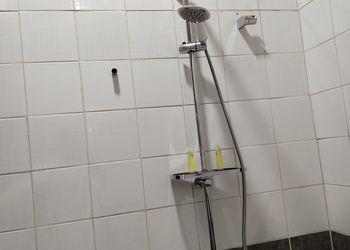 شقة بغرفة جلوس وغرفتين نوم 
