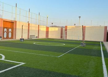 استراحة بمسبح خارجي وجلسة خارجية