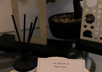 شقة غرفتين نوم وصالة وسطح       