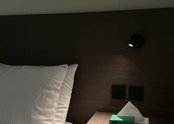 استديو بسرير ماستر وأثاث مريح 