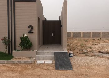 شاليه بجلسة خارجية  مطله عالمسبح