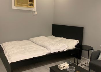 استديو بسرير ماستر وجلسه جانبيه
