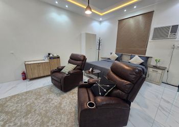 استديو بسرير ماستر وجلسة جانبية