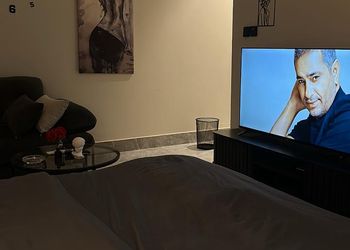 استديو بسرير ماستر وجلسة جانبية 