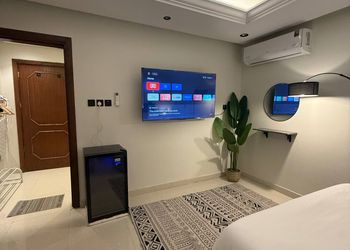 استديو بأثاث مريح وبسيط