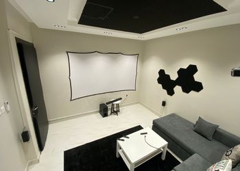 شقة انيقة بغرفة نوم و غرفة سينما