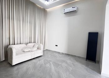 شاليه بمسطح اخضر