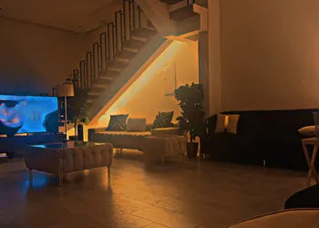 شاليه بصالة جلوس ومسبح خارجي