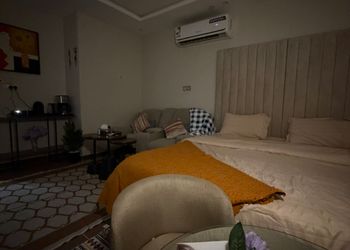 استديو بسرير ماستر وجلسة جانبية 