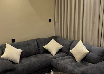 استديو بسرير ماستر وجلسة جانبية 