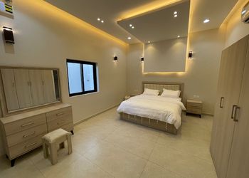 شاليه بمسطح اخضر ومسبح