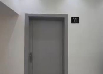 شقة بصالة مريحة وغرفة نوم 