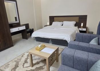 استديو بسرير ماستر وجلسة جانبية