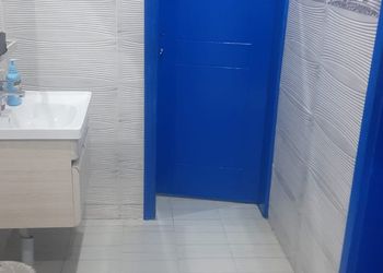 شاليه بمسبح خارجي بحاجز ومسطحات خضراء