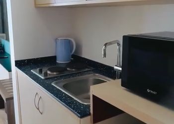 شقة بغرفة معيشة وغرفة نوم 