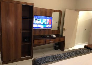 استديو باثاث مريح وبسيط 