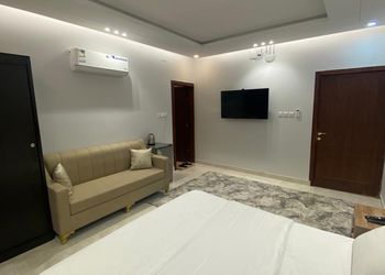 استديو بسرير ماستر وتلفزيون 