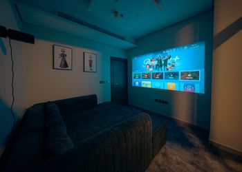 شقة بغرفتين نوم وسينما وبلياردو