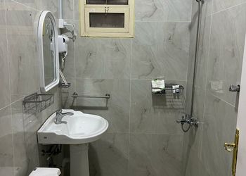 استديو بأثاث مريح وبسيط 