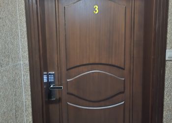 شقة بغرفة معيشة وغرفتين نوم 