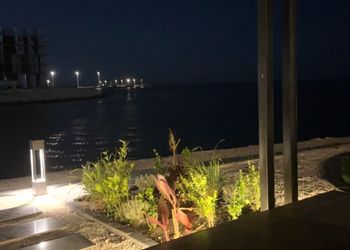 استديو بسرير ماستر وجلسه جانبيه