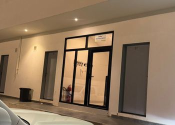 استديو بسرير ماستر وأثاث مريح 