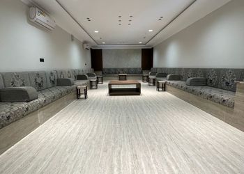 استراحة بمسطح اخضر ومجالس