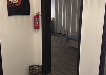استديو بسرير ماستر وجلسة جانبية