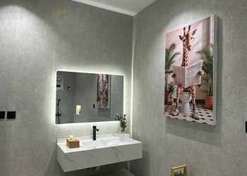 شقة بتصميم أنيق وغرفة نوم مريحة