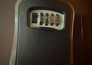 شقة بغرفة معيشة وغرفة نوم 