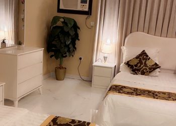 استديو بسرير ماستر وجلسة جانبية