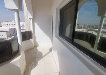 شقة بغرفة معيشة وغرفة نوم 