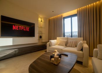 شقة بغرفتين نوم وسينما وجاكوزي