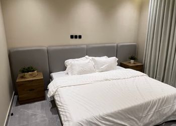 استديو بأثاث مريح وبسيط 