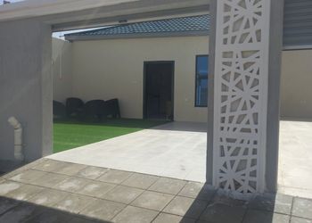 شاليه بمسبح وغرفتين نوم 