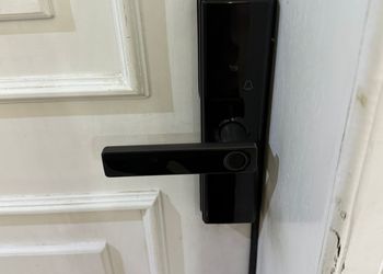استديو بسرير ماستر وجلسة جانبية