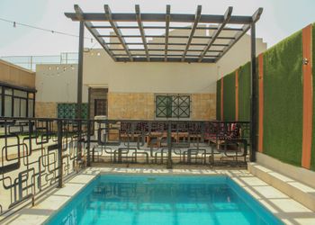 شاليه بملحق مطل على الحديقة 