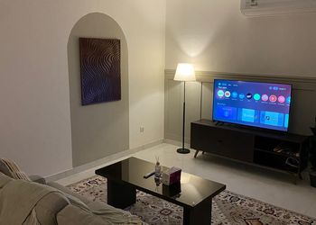 استديو بأثاث مريح وبسيط 