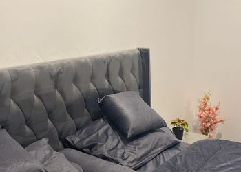 استديو بسرير ماستر وجلسة جانبية 